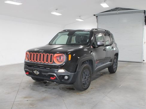 Used 2018 Jeep Renegade Trailhawk AWD/4WD image 4
