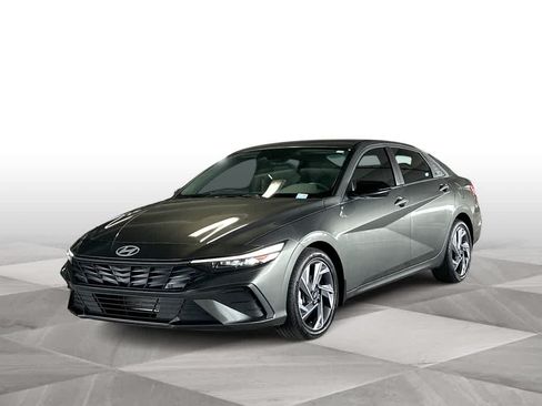 Used 2025 Hyundai Elantra Sport FWD image 4