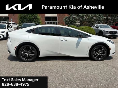 Used 2024 Toyota Prius XLE FWD image 6