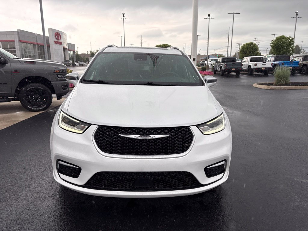 Used 2022 Chrysler Pacifica Pinnacle FWD image 8
