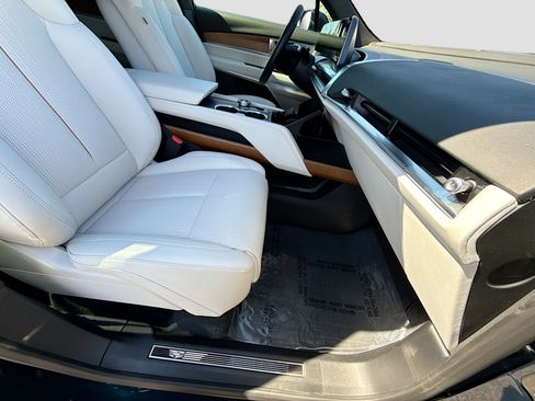 Used 2026 Cadillac Vistiq Luxury image 16