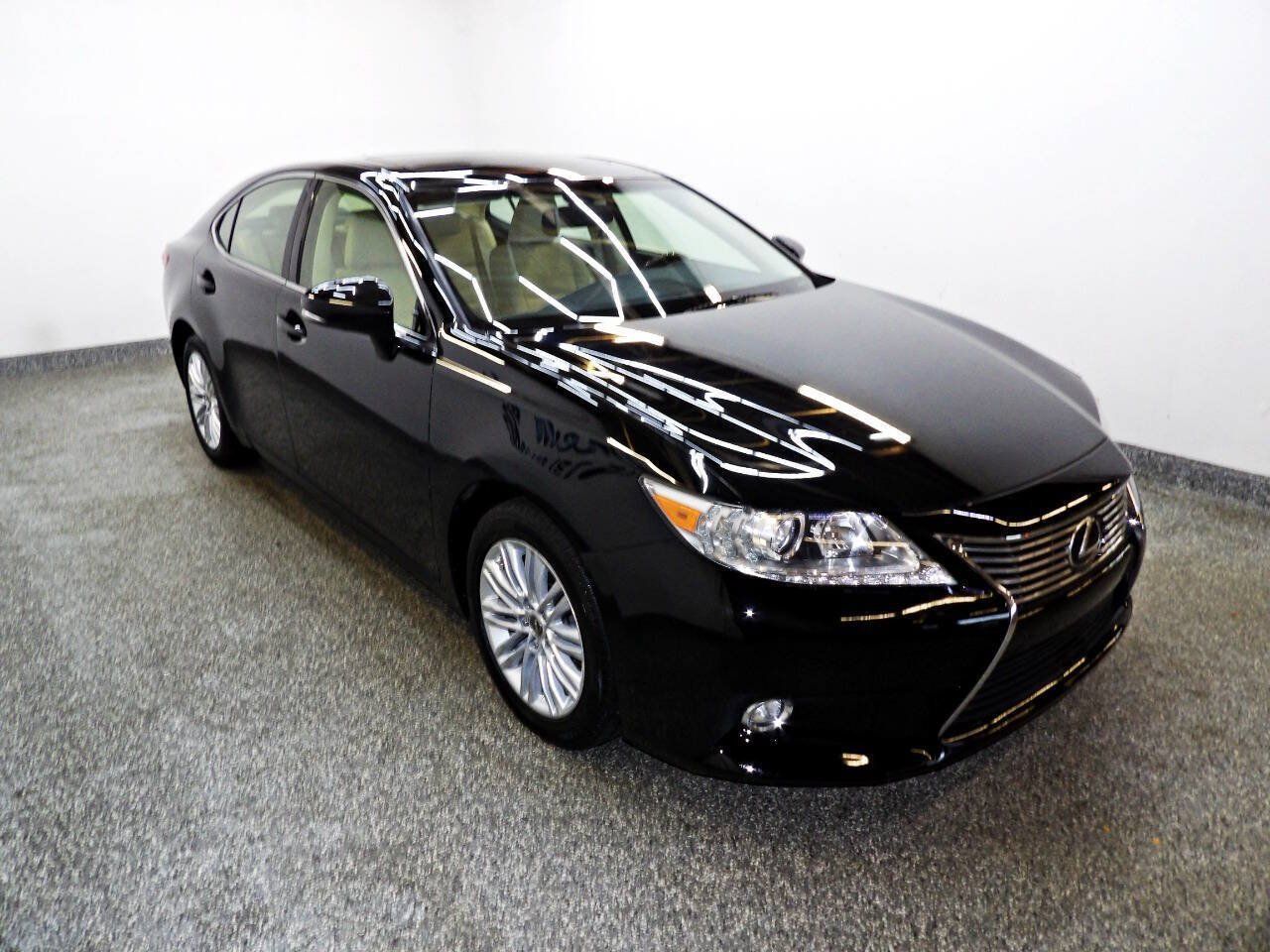 Used 2015 Lexus ES 350 w/ Luxury Package FWD image 3