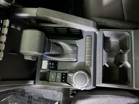 Used 2025 Toyota Tacoma SR image 22