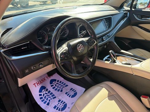 Used 2018 Buick Enclave Essence image 15