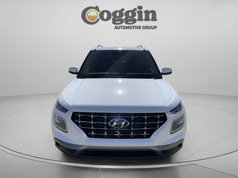 Certified 2026 Hyundai Venue SEL FWD image 9