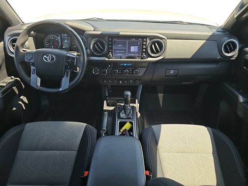 Used 2021 Toyota Tacoma TRD Off-Road w/ Technology Package AWD/4WD image 9