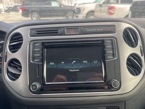 Used 2017 Volkswagen Tiguan Limited image 19