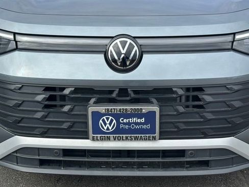 Certified 2025 Volkswagen Tiguan SE w/ Panoramic Sunroof Package image 8