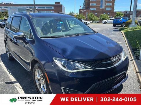 Certified 2017 Chrysler Pacifica Limited w/ UConnect Theater Package FWD image 1