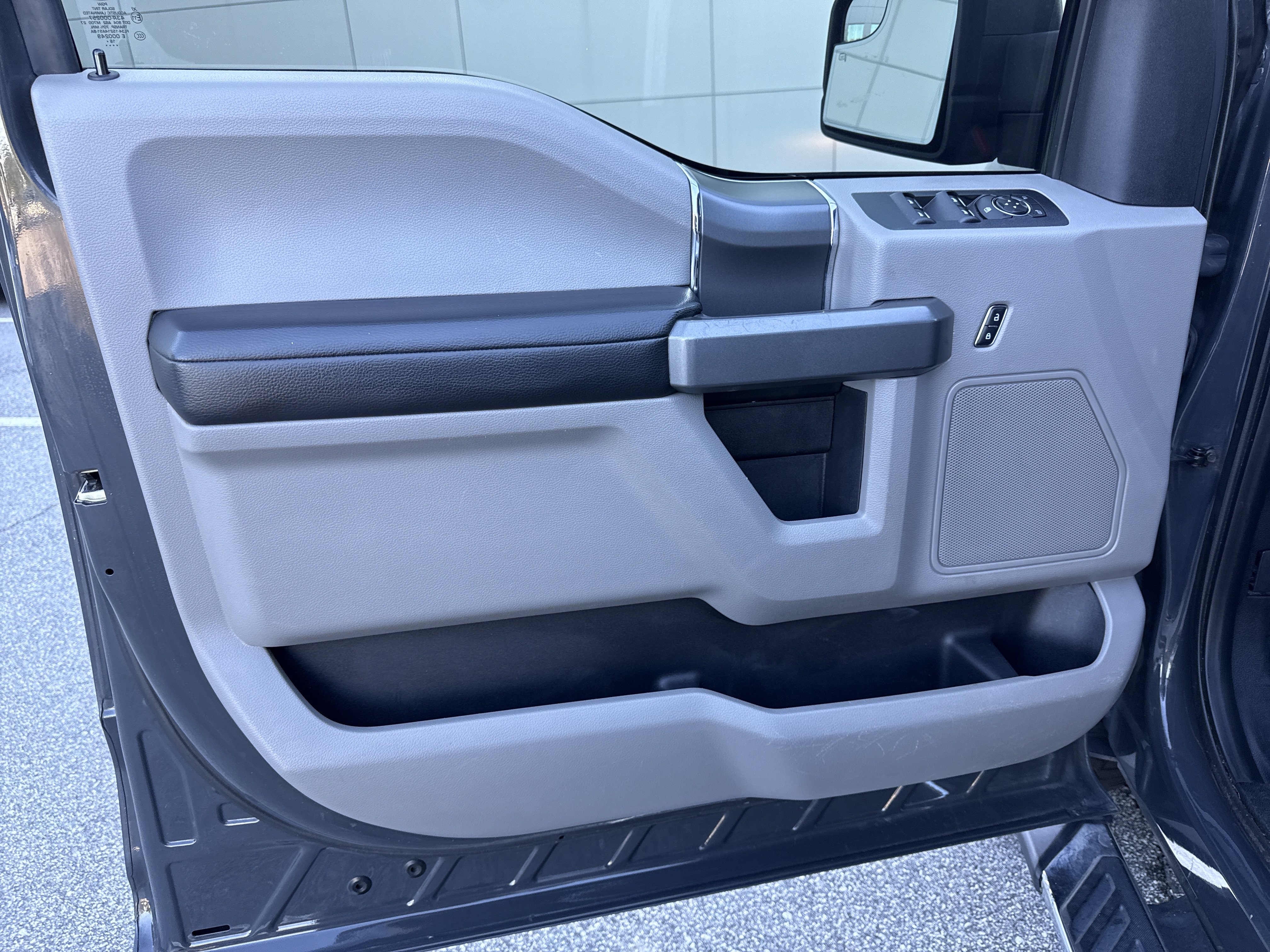 Used 2017 Ford F150 XLT w/ Equipment Group 302A Luxury AWD/4WD image 14