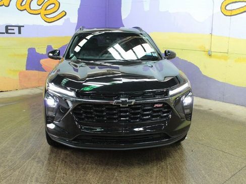 Used 2025 Chevrolet Trax RS image 3