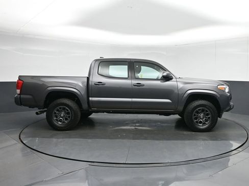 Used 2016 Toyota Tacoma SR w/ SR Convenience Package image 8
