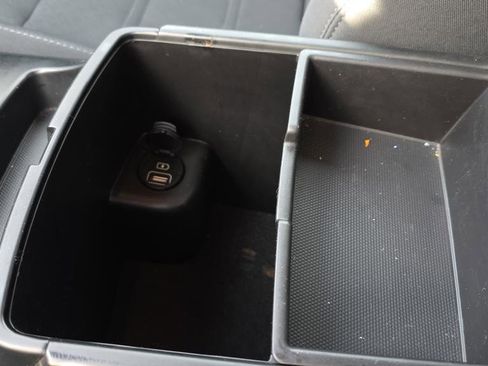 Used 2019 Kia Sorento LX w/ LX Convenience Package image 29