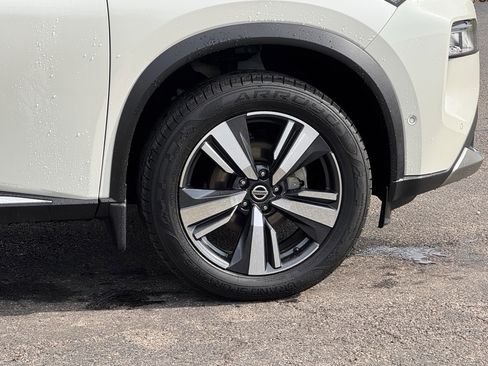 Used 2021 Nissan Rogue Platinum image 4