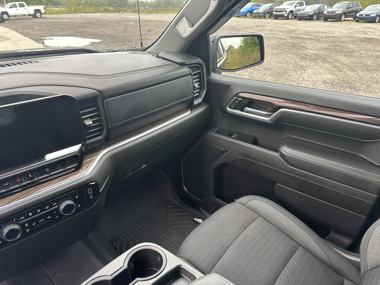 Used 2022 Chevrolet Silverado 1500 RST AWD/4WD image 21