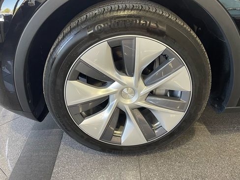 Used 2023 Tesla Model Y 2WD image 20