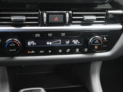 Certified 2025 Nissan Pathfinder SV FWD image 19