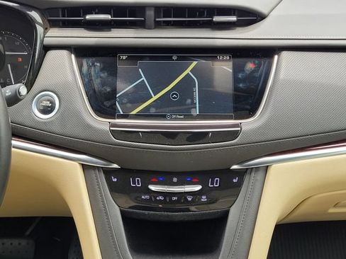 Used 2018 Cadillac XT5 Luxury w/ Driver Awareness Package FWD image 16