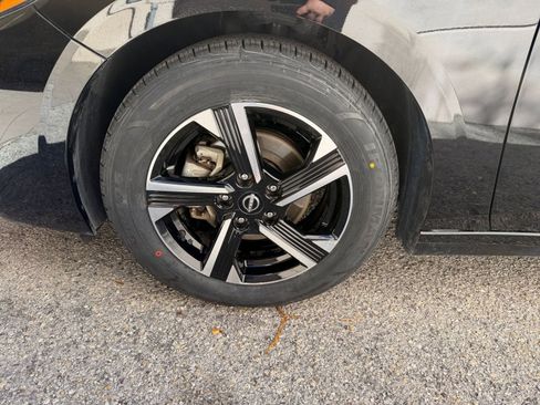 Used 2025 Nissan Sentra SV image 24