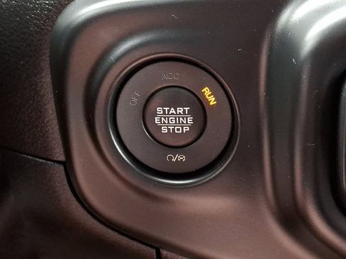 Used 2018 Jeep Wrangler Unlimited Sahara AWD/4WD image 23