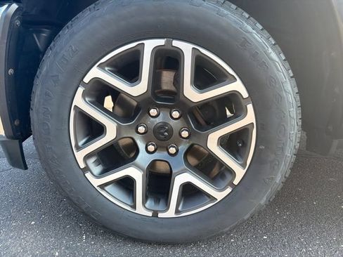 Used 2025 RAM 1500 Laramie AWD/4WD image 32