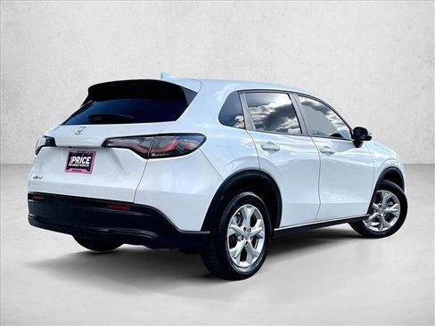 Used 2023 Honda HR-V LX image 2