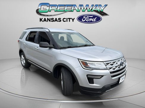 Used 2018 Ford Explorer XLT FWD image 1