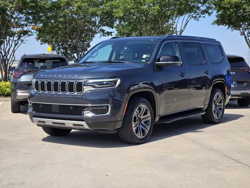 Used 2024 Jeep Wagoneer Series II w/ Flexible Seating Group RWD image 2