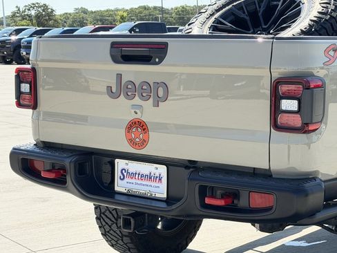 Used 2020 Jeep Gladiator Rubicon AWD/4WD image 6