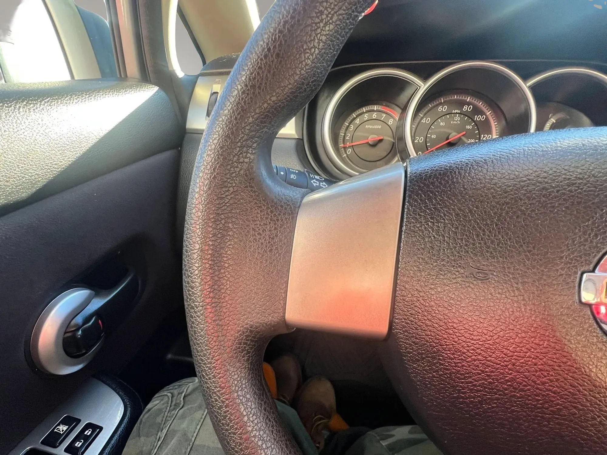 Used 2011 Nissan Versa Hatchback w/ Navigation/Satellite Pkg FWD image 22