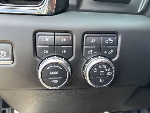 Used 2024 GMC Sierra 1500 AT4 w/ Technology Package image 10