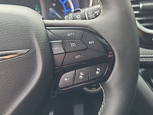 Used 2023 Chrysler Pacifica Limited w/ S Appearance Package FWD image 21