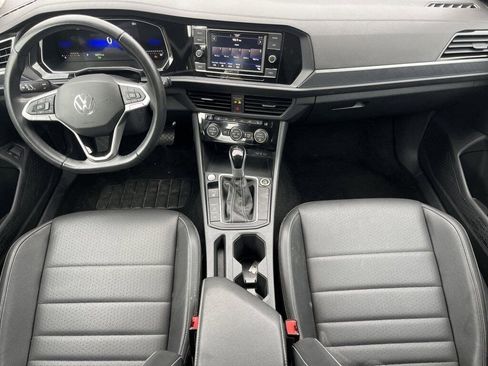 Used 2024 Volkswagen Jetta SE image 2