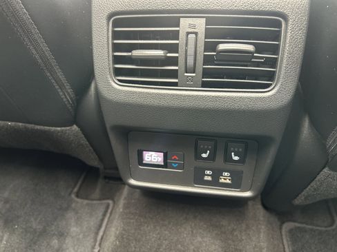 Used 2022 Nissan Rogue Platinum w/ Head-Up Display Package image 16