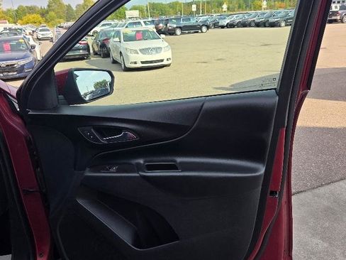 Used 2018 Chevrolet Equinox LT image 16