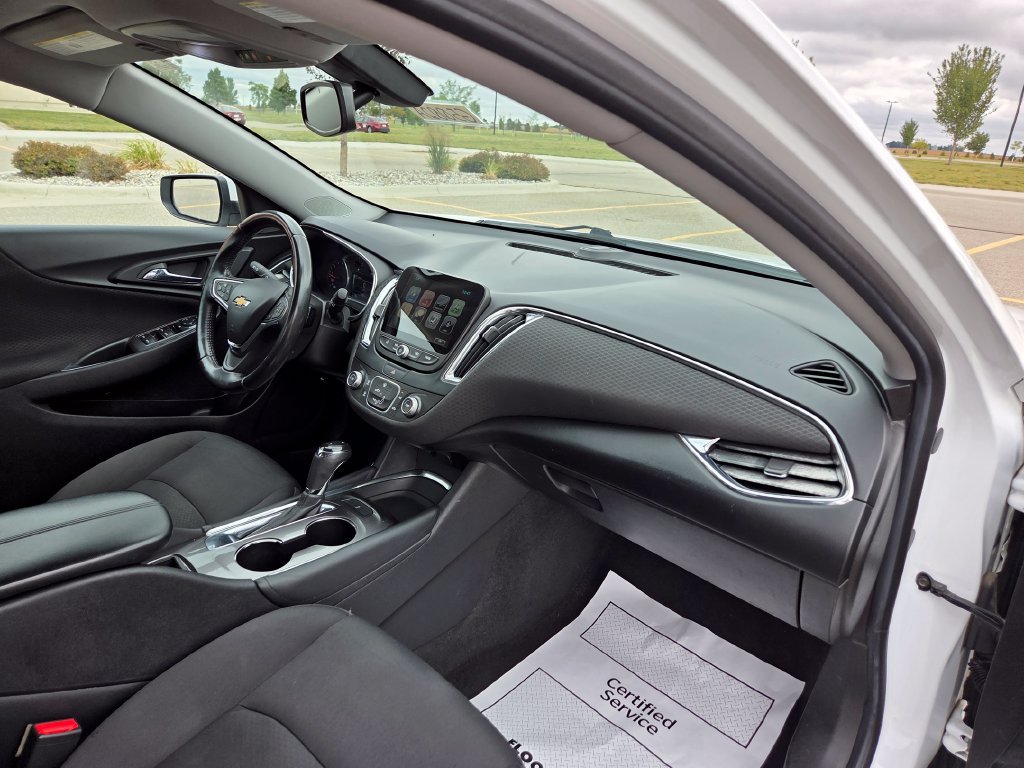 Used 2017 Chevrolet Malibu LT FWD image 27