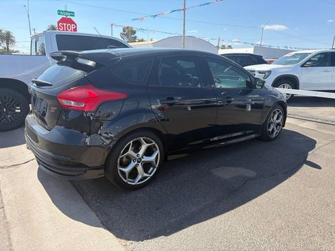 Used 2017 Ford Focus ST FWD image 3