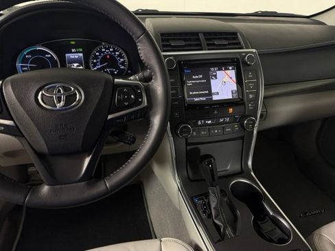 Used 2017 Toyota Camry XLE w/ Moonroof Package FWD image 24