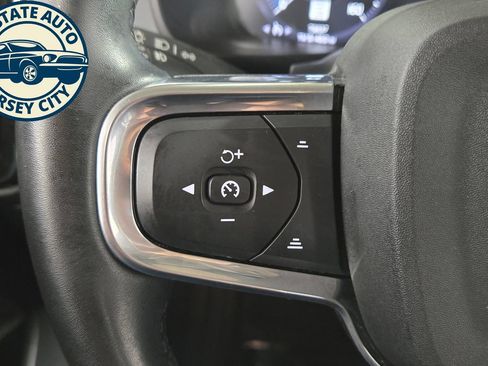 Used 2022 Volvo XC40 T5 Momentum w/ Premium Package AWD/4WD image 13