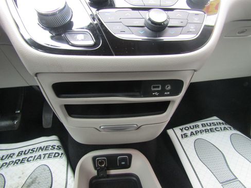 Used 2017 Chrysler Pacifica Touring Plus w/ Tire & Wheel Group image 22