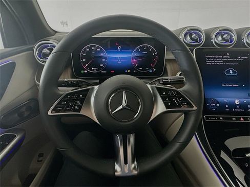 Certified 2025 Mercedes-Benz GLC 300 image 11
