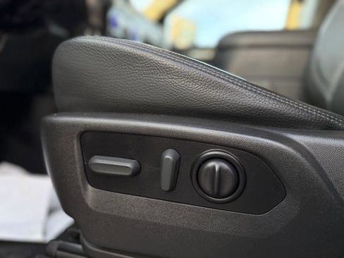 Certified 2022 GMC Sierra 3500 Denali image 15