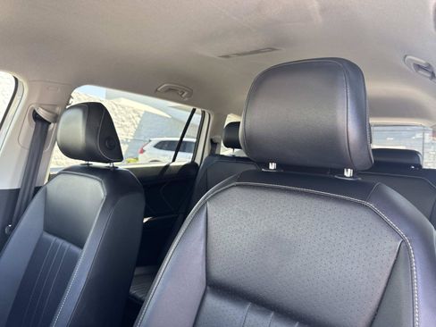 Certified 2024 Volkswagen Tiguan SE FWD image 24