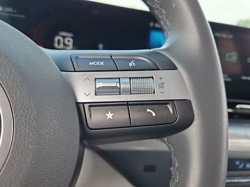 Certified 2025 Hyundai Kona SEL image 25