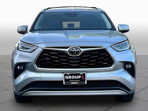 Used 2020 Toyota Highlander Platinum AWD/4WD image 4