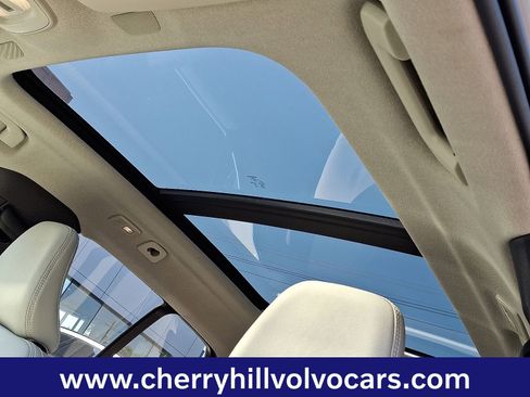 Certified 2025 Volvo XC40 B5 Ultra w/ Protection Package Premier image 16