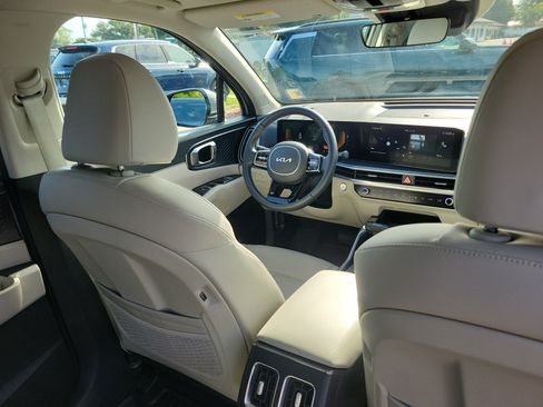 Certified 2025 Kia Sorento S w/ Panoramic Sunroof Package FWD image 11