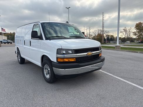 New 2025 Chevrolet Express 2500 image 3