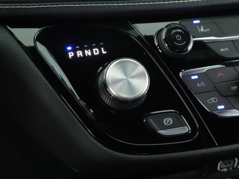 Used 2022 Chrysler Pacifica Touring-L w/ S Appearance Package image 17