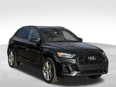 Certified 2023 Audi Q5 2.0T Premium w/ Convenience Package image 2